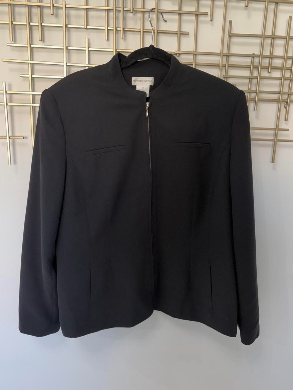 Vintage Women’s Black Zip-Front Collarless Jacket